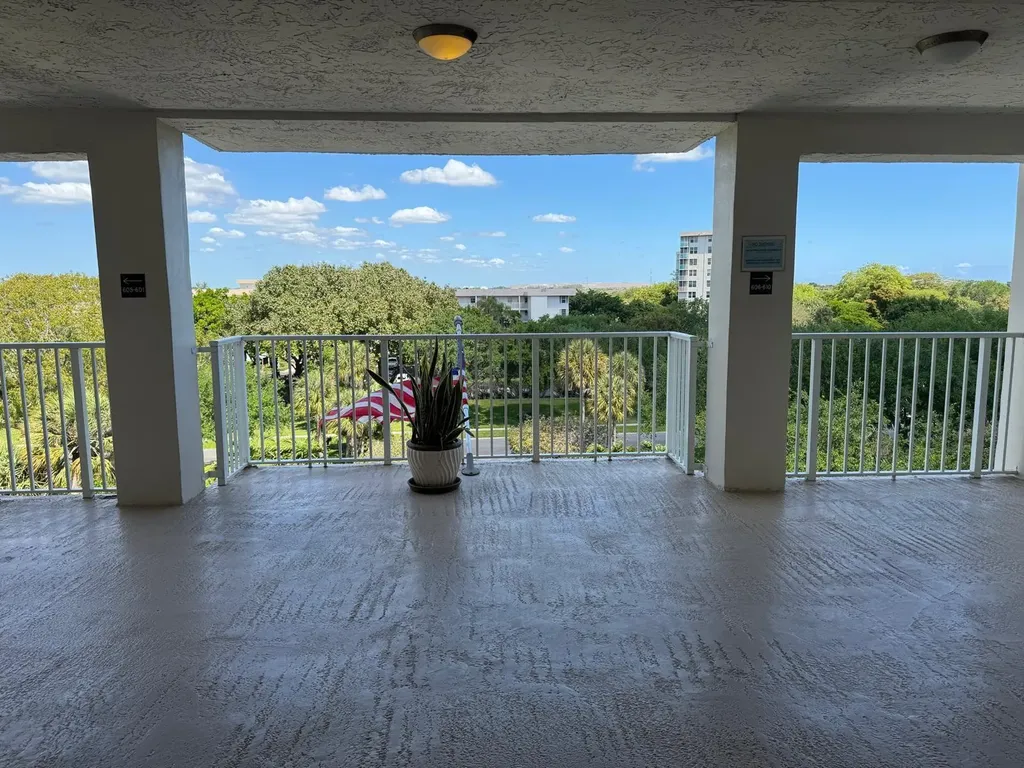 3510 Oaks Way Pompano Beach FL 33069