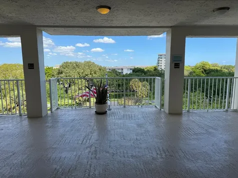 3510 Oaks Way Pompano Beach FL 33069