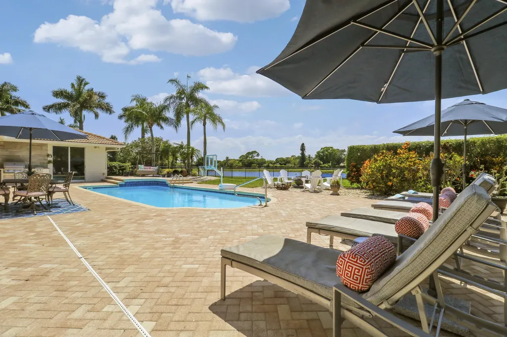 8667 Steeplechase Drive Palm Beach Gardens FL 33418
