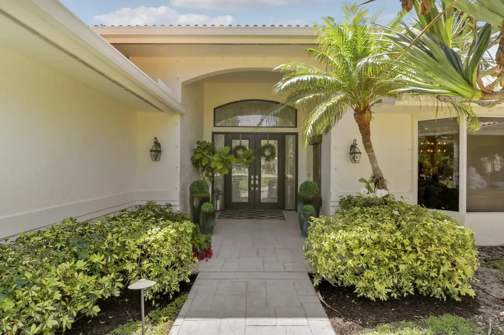 8667 Steeplechase Drive Palm Beach Gardens FL 33418