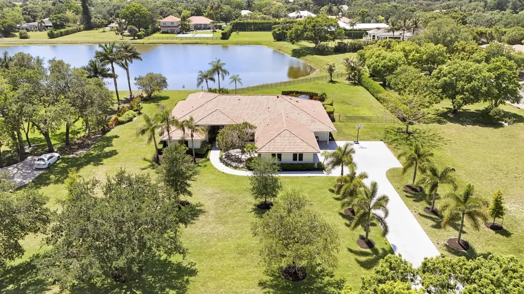 8667 Steeplechase Drive Palm Beach Gardens FL 33418