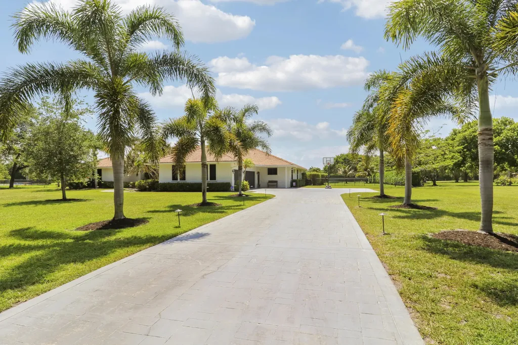 8667 Steeplechase Drive Palm Beach Gardens FL 33418