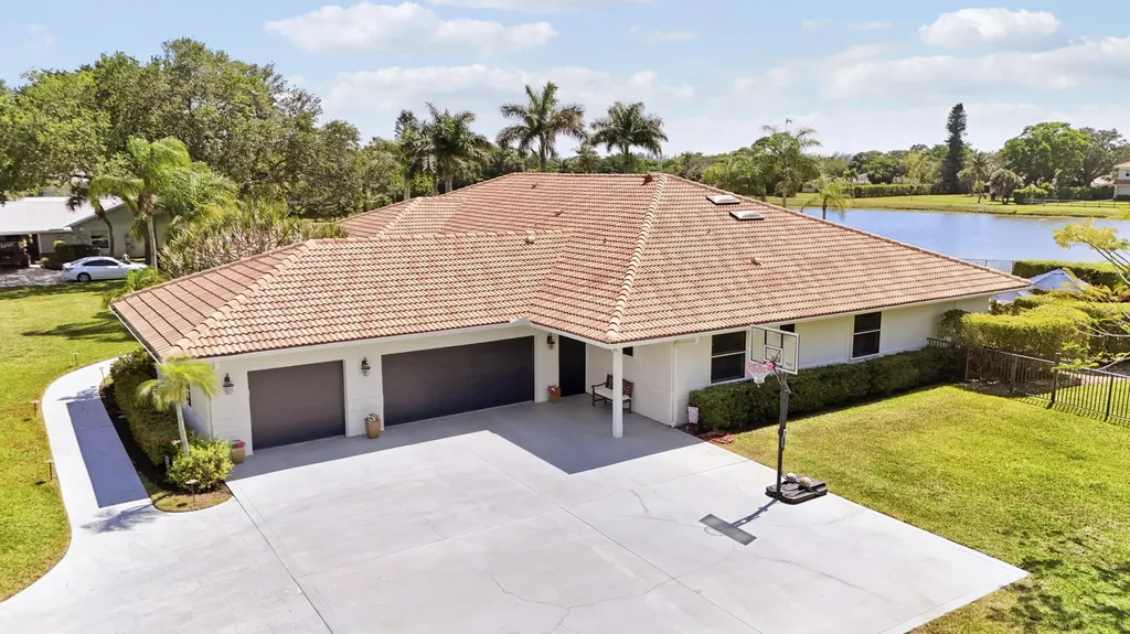 8667 Steeplechase Drive Palm Beach Gardens FL 33418