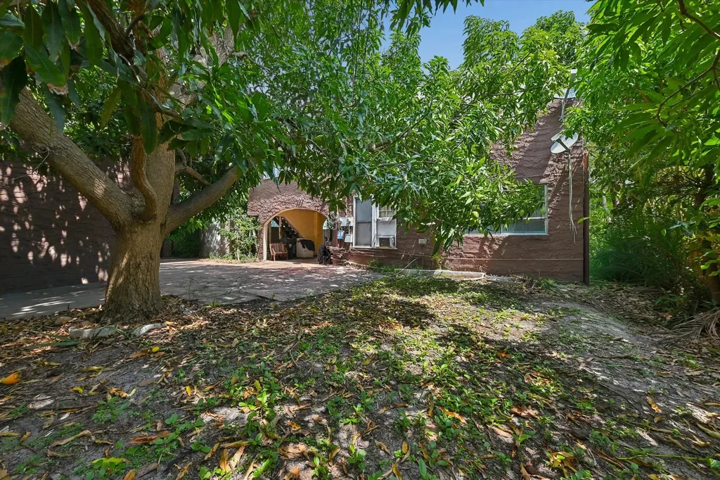 428 El Prado West Palm Beach FL 33405