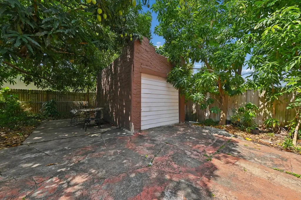 428 El Prado West Palm Beach FL 33405