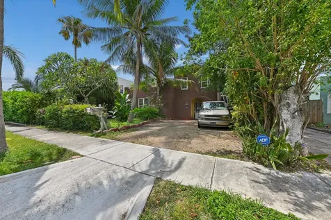 428 El Prado West Palm Beach FL 33405