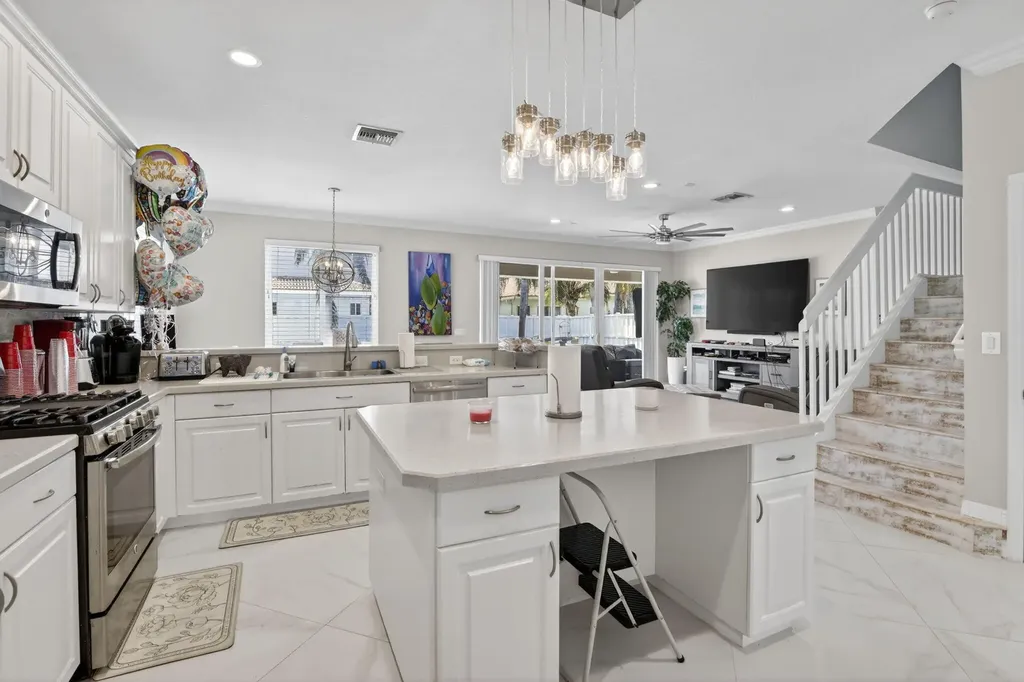 6249 SW 194th Avenue Pembroke Pines FL 33332