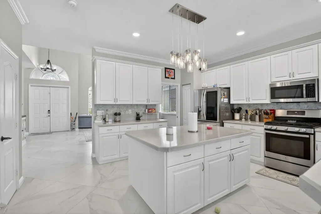6249 SW 194th Avenue Pembroke Pines FL 33332