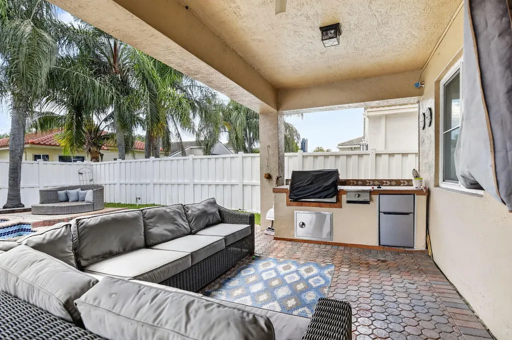 6249 SW 194th Avenue Pembroke Pines FL 33332