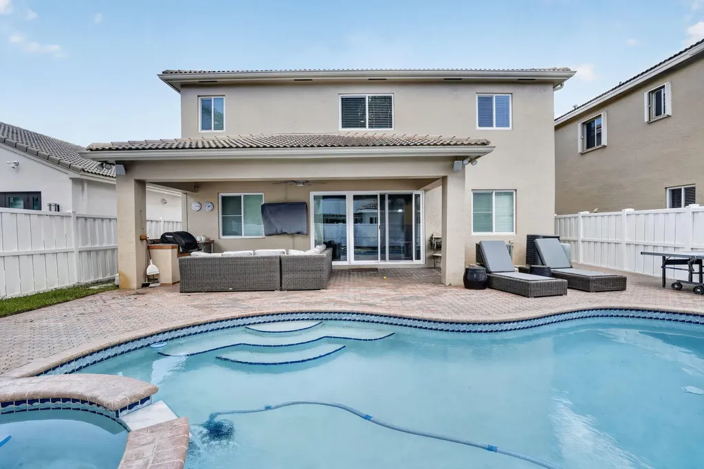 6249 SW 194th Avenue Pembroke Pines FL 33332