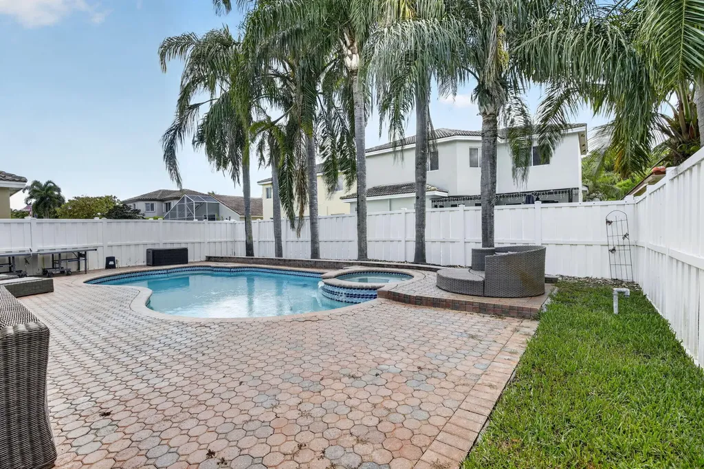 6249 SW 194th Avenue Pembroke Pines FL 33332