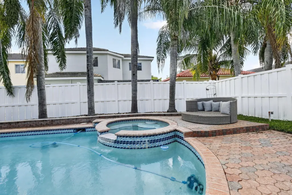 6249 SW 194th Avenue Pembroke Pines FL 33332