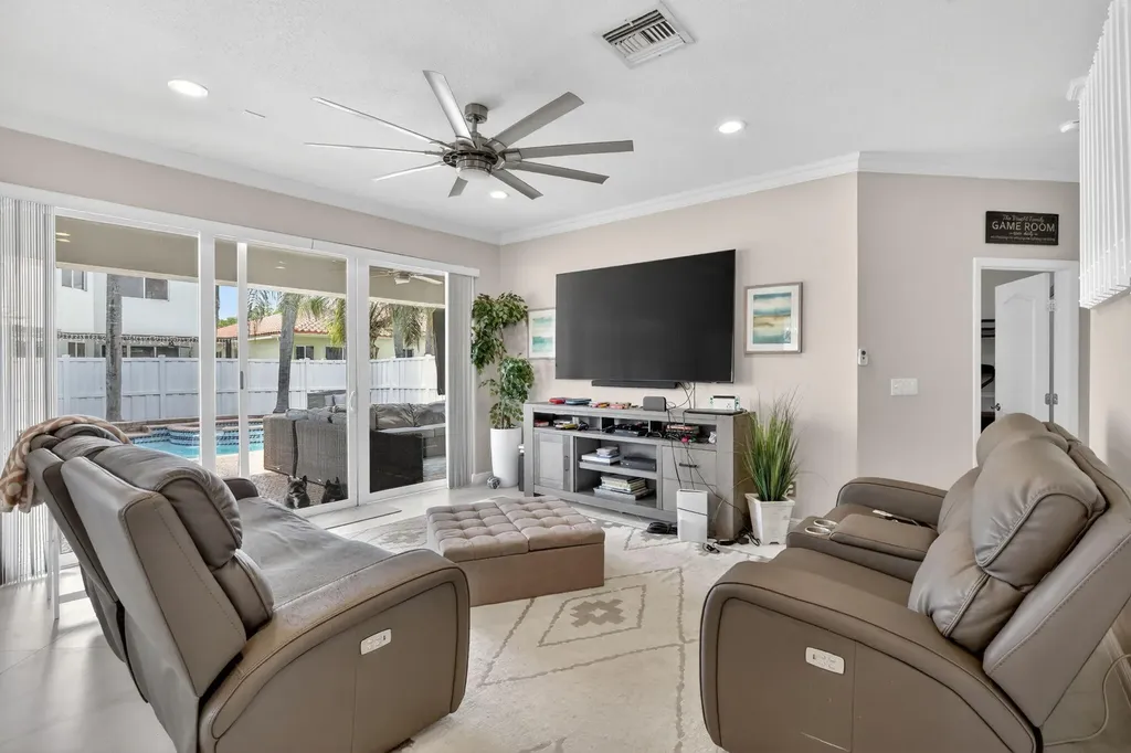 6249 SW 194th Avenue Pembroke Pines FL 33332