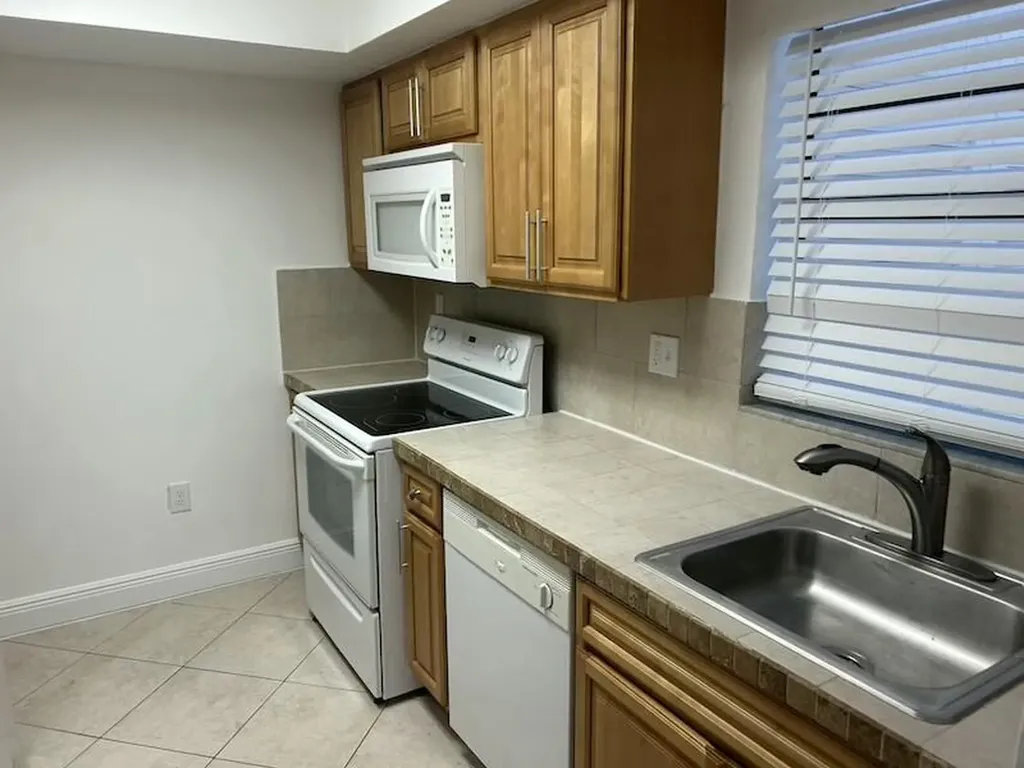 3432 NW 86th Way Sunrise FL 33351
