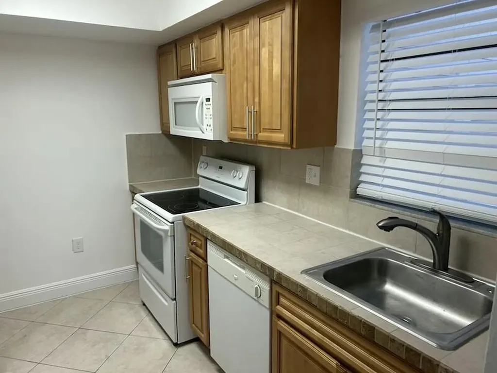 3432 NW 86th Way Sunrise FL 33351