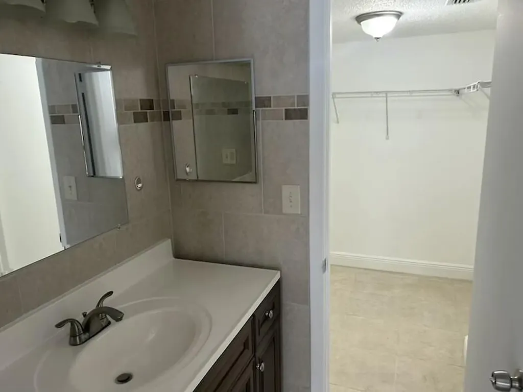 3432 NW 86th Way Sunrise FL 33351