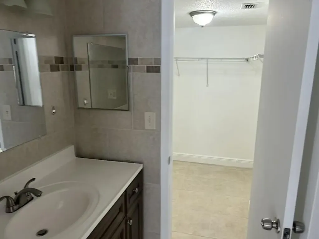 3432 NW 86th Way Sunrise FL 33351