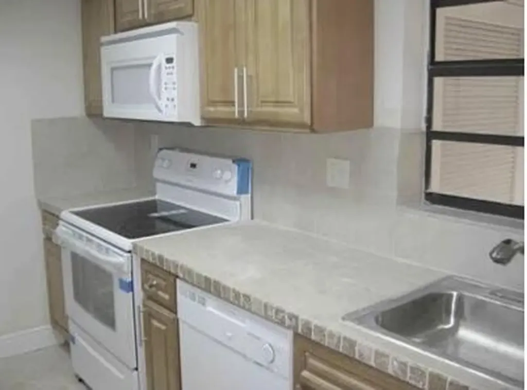 3432 NW 86th Way Sunrise FL 33351