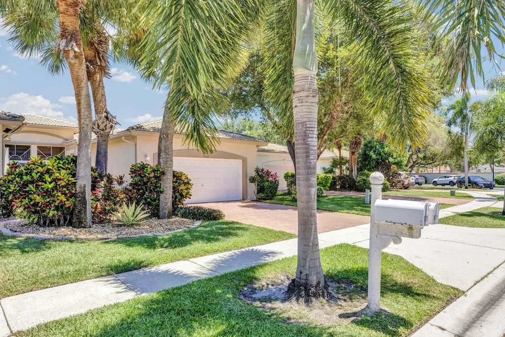 9532 N Crescent View Drive Drive N Boynton Beach FL 33437