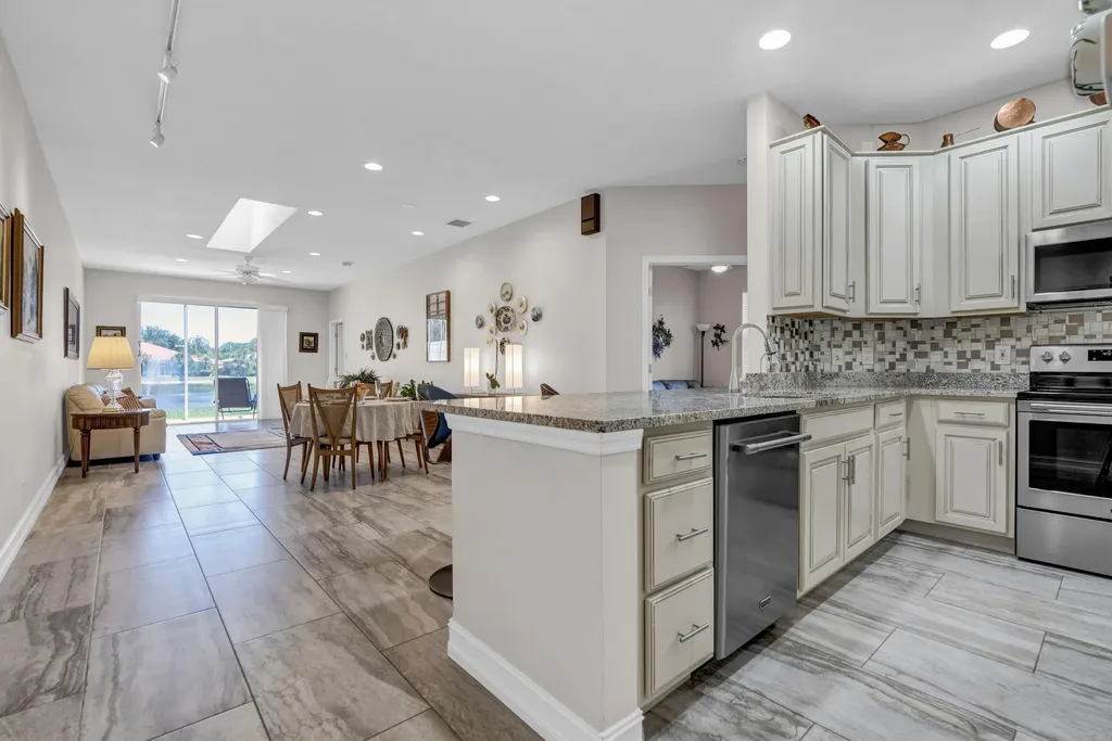 9532 N Crescent View Drive Drive N Boynton Beach FL 33437