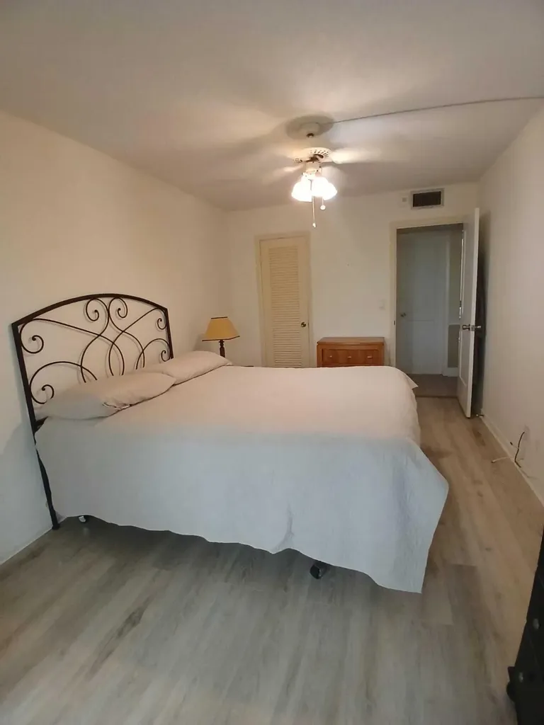 4023 Newport H Deerfield Beach FL 33442