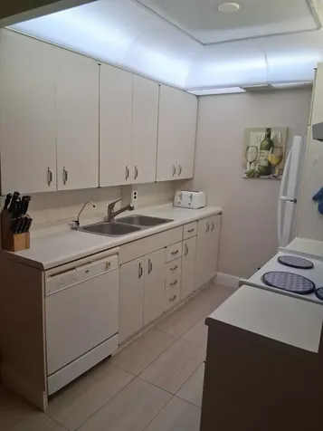 4023 Newport H Deerfield Beach FL 33442