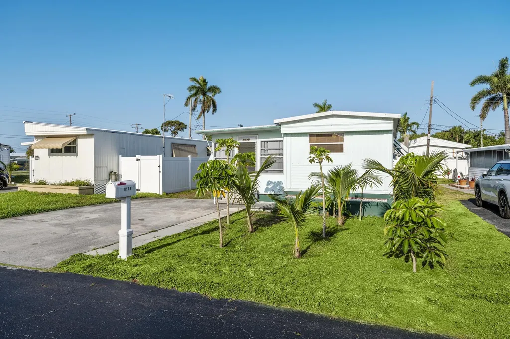 8949 Oak Street Boynton Beach FL 33436