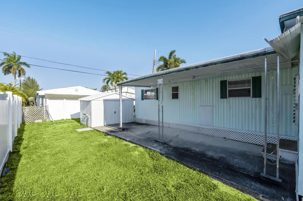 8949 Oak Street Boynton Beach FL 33436