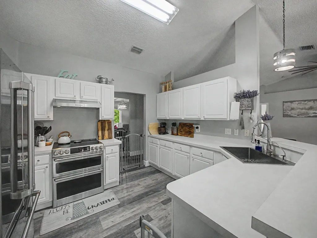 1550 SW Kosnar Avenue Port St Lucie FL 34953