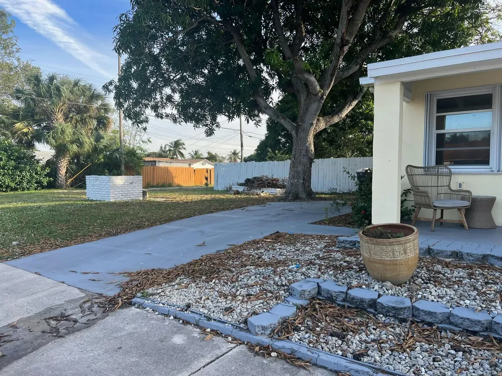 1202 S M Street Lake Worth Beach FL 33460
