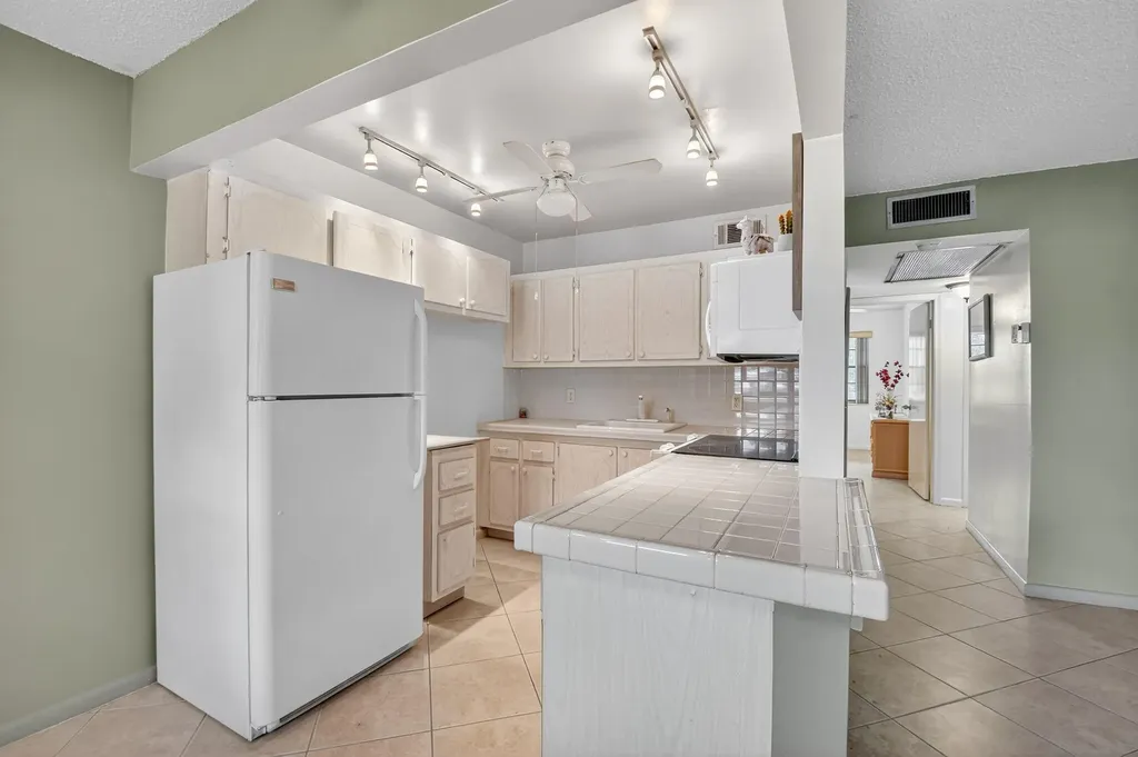 317 N Windsor N West Palm Beach FL 33417