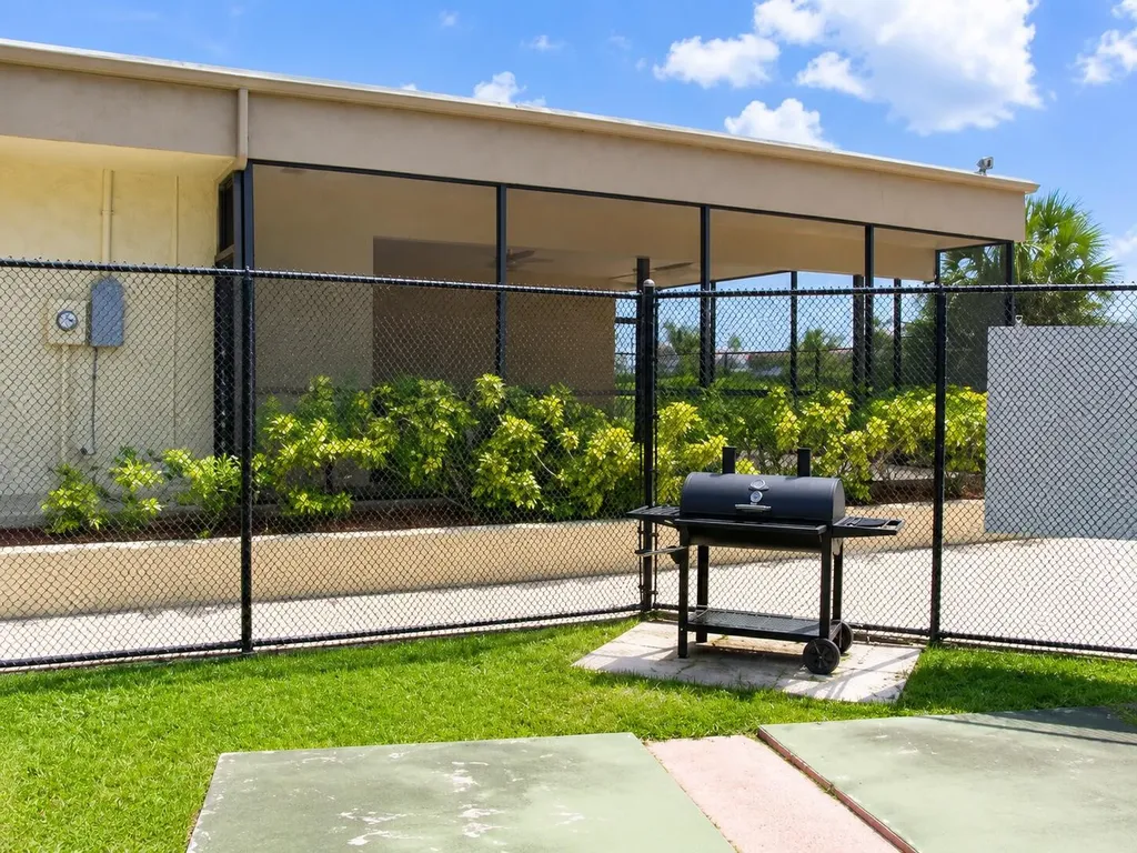 9355 SW 8th Street Boca Raton FL 33428