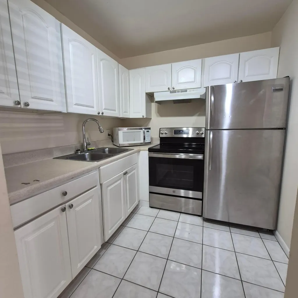 118 Kent H West Palm Beach FL 33417