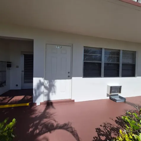 118 Kent H West Palm Beach FL 33417