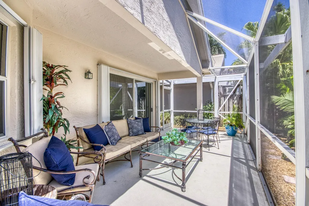 206 Canterbury Drive W Palm Beach Gardens FL 33418