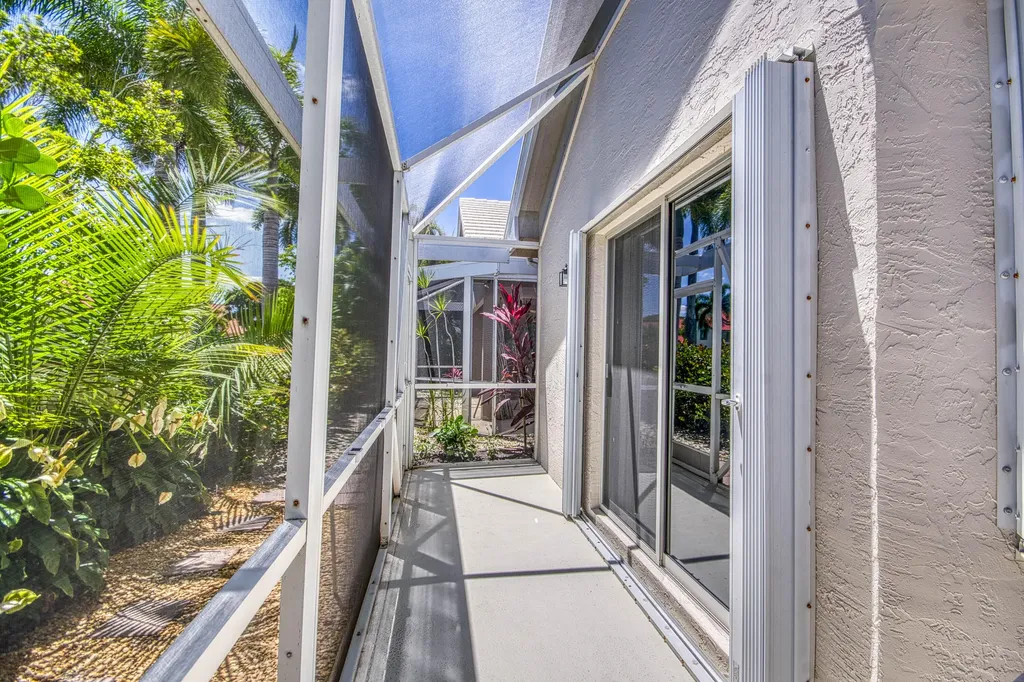 206 Canterbury Drive W Palm Beach Gardens FL 33418