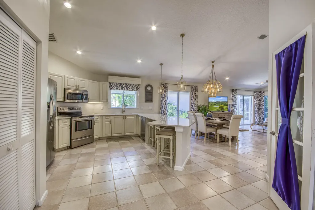206 Canterbury Drive W Palm Beach Gardens FL 33418