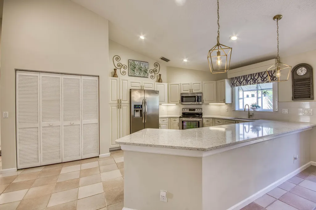 206 Canterbury Drive W Palm Beach Gardens FL 33418