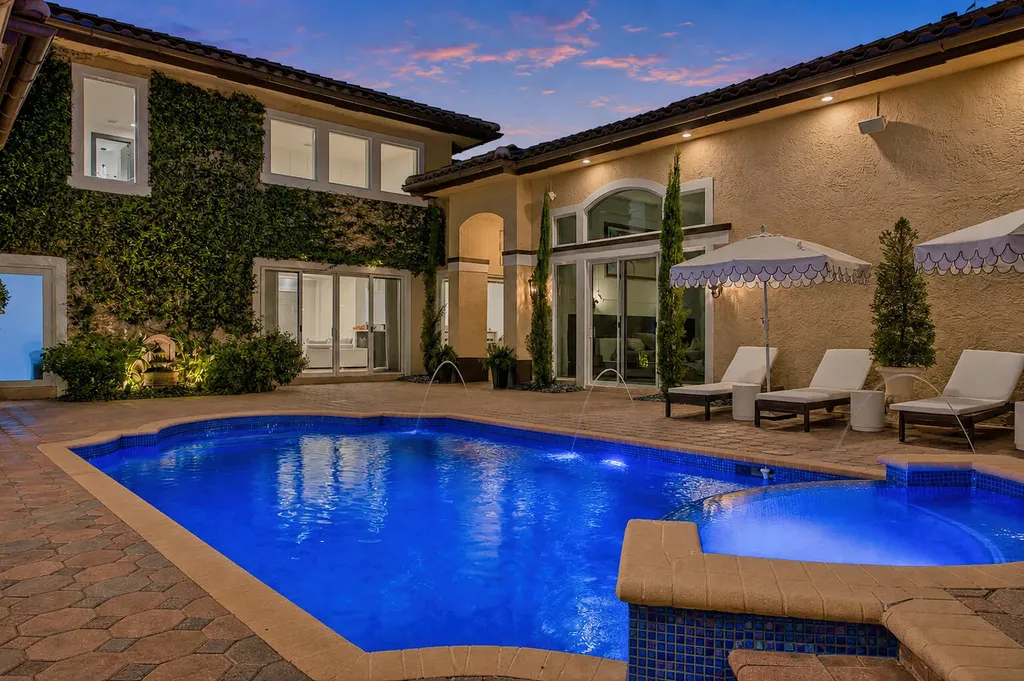 715 NW 101st Terrace Plantation FL 33324