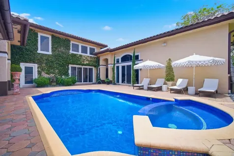 715 NW 101st Terrace Plantation FL 33324