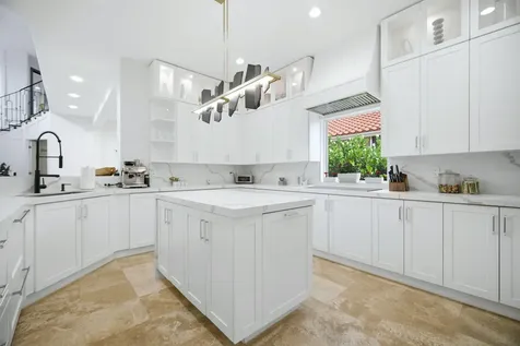 715 NW 101st Terrace Plantation FL 33324