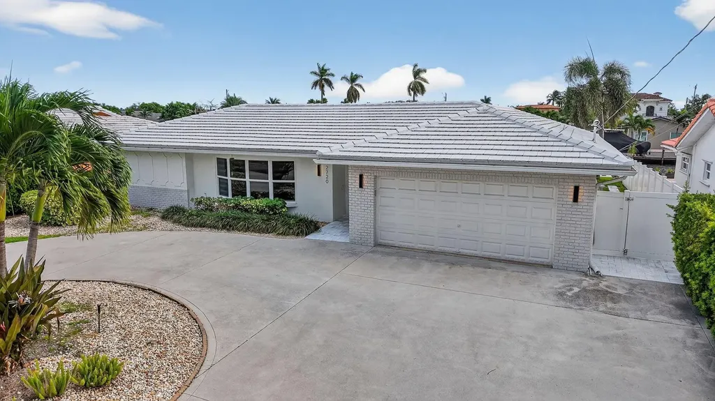 2720 NE 59th Street Fort Lauderdale FL 33308