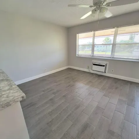 10 Hastings A West Palm Beach FL 33417