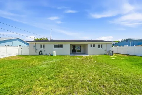 6 SE 14th Court Deerfield Beach FL 33441