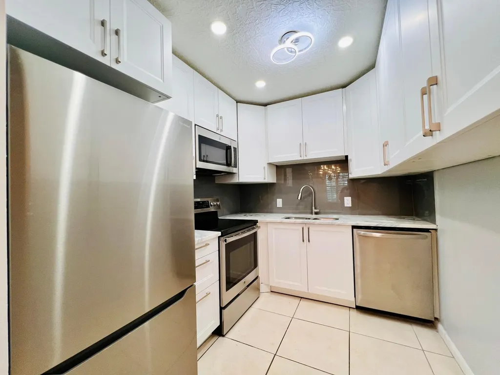 74 Berkshire C West Palm Beach FL 33417