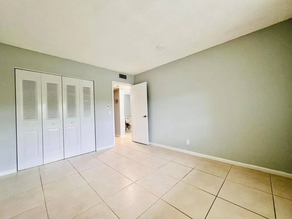 74 Berkshire C West Palm Beach FL 33417