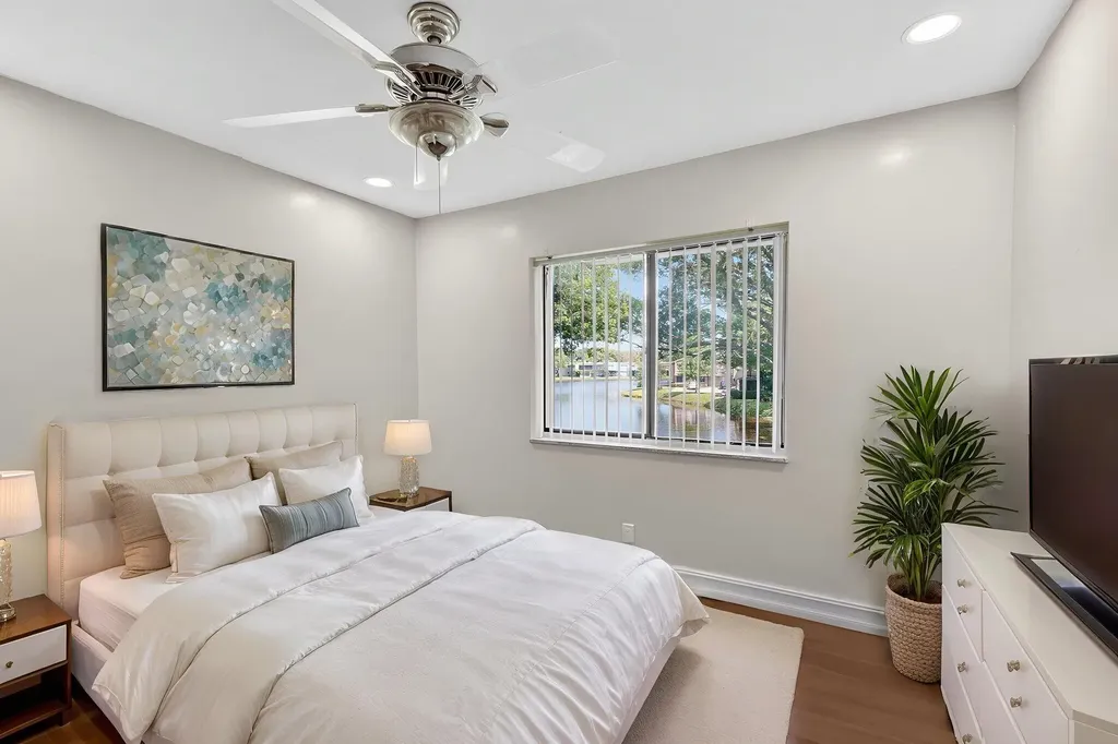 32 Wimbledon Lake Plantation FL 33324