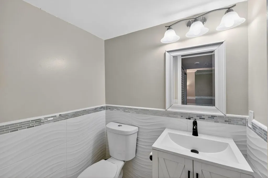 32 Wimbledon Lake Plantation FL 33324