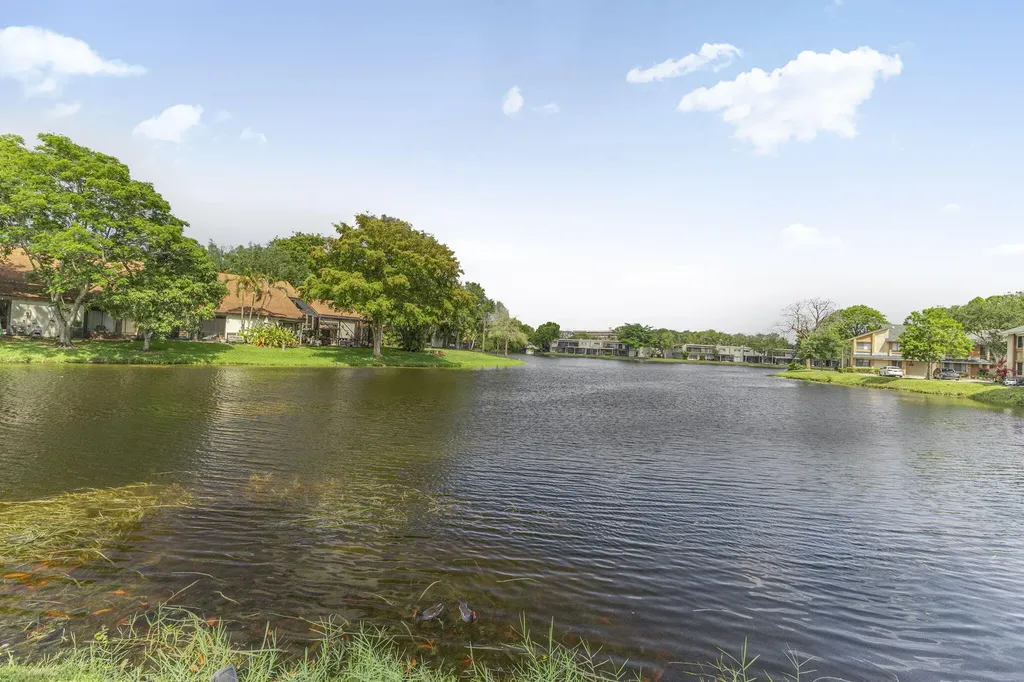 32 Wimbledon Lake Plantation FL 33324