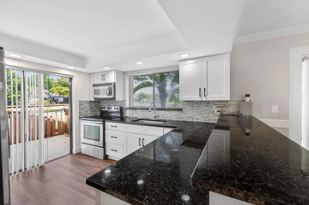 32 Wimbledon Lake Plantation FL 33324